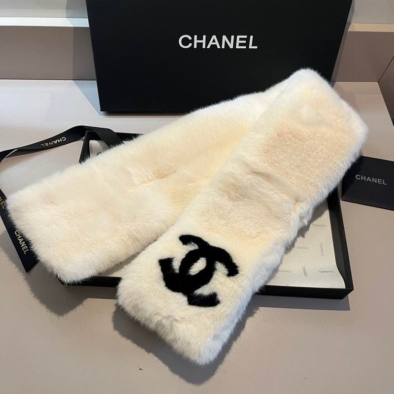 Chanel scarf E07